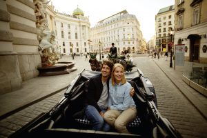 Mit dem Fiaker am Michaelerplatz / In a traditional horse-drawn carriage on Michaelerplatz